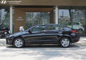 Elantra 1.6at đen lịch lãm