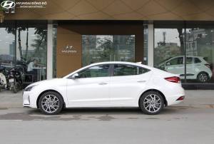 Elantra 1.6AT trắng thanh lịch