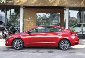 Elantra 1.6 AT đỏ năng động
