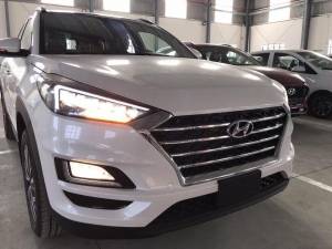 Tucson bản tiêu chuẩn 2019 màu trắng thanh lịch