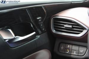 Tay nắm của và cửa gió điều hòa Santafe 2019 phiên bản cao cấp
