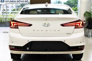 Đằng sau Elantra 2019 2.0 at