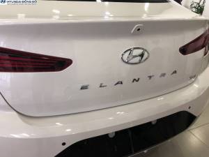 Đằng sau Elantra 2019 1.6at