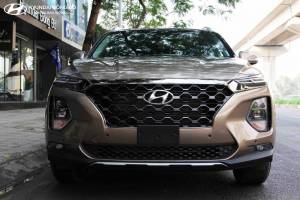 Mặt trước của Santafe 2019 máy xăng đặc biệt